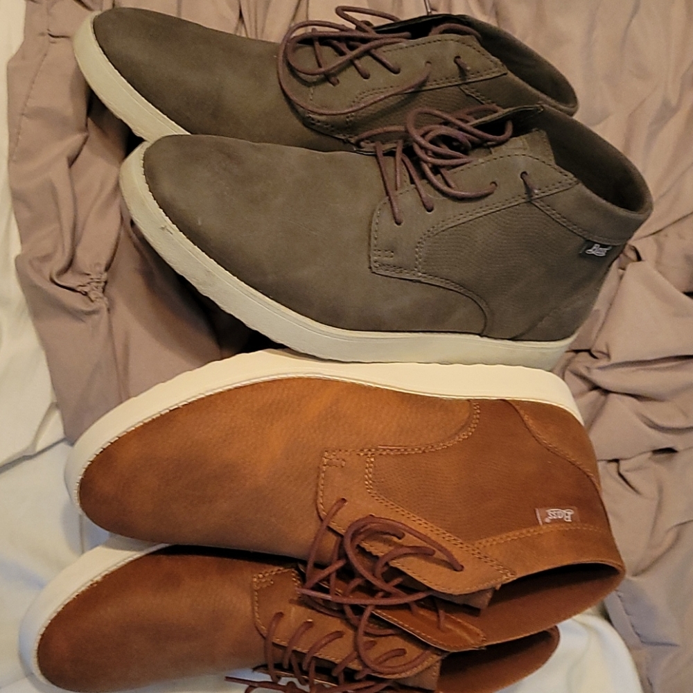 Bundle 2 pairs of Bass shoes